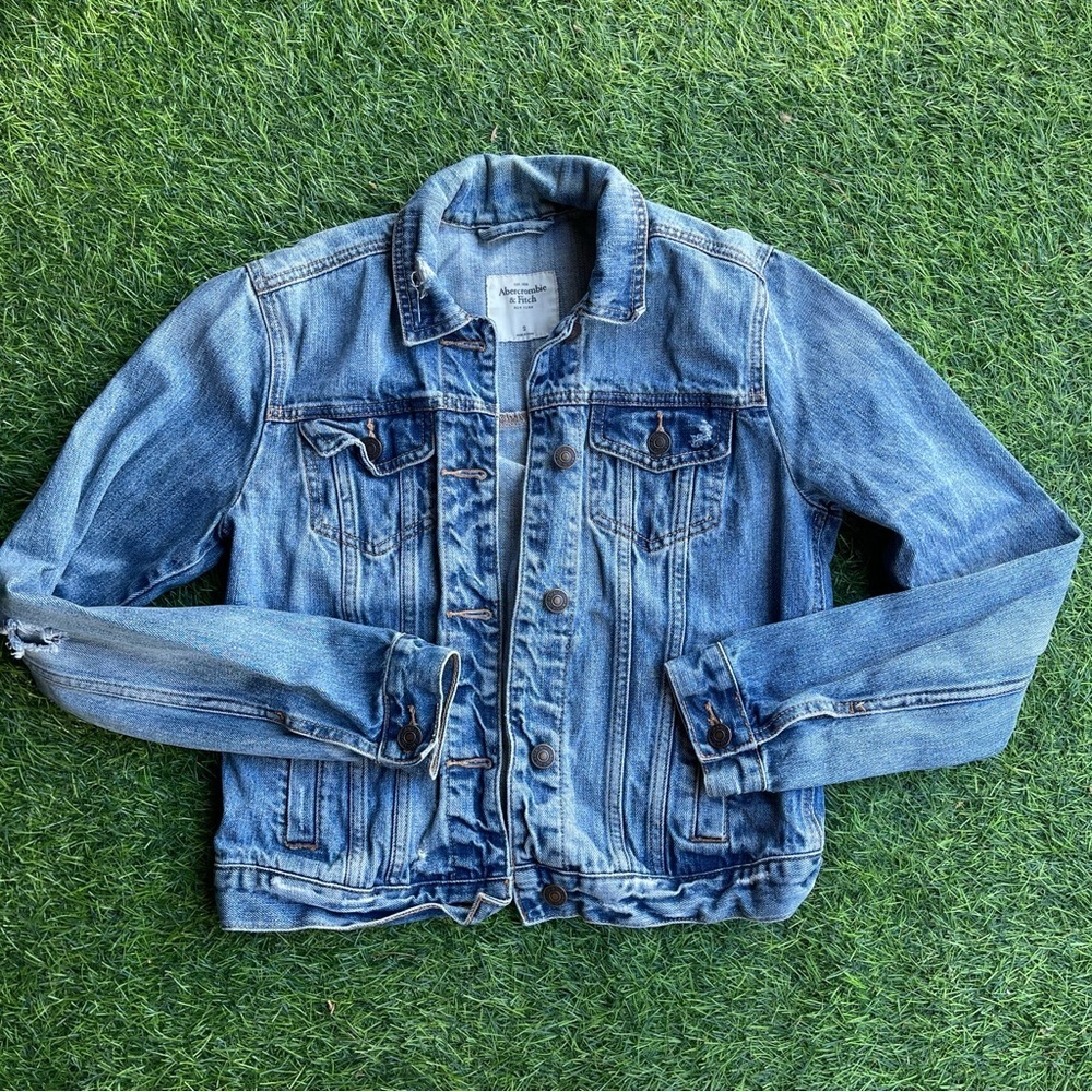 Abercrombie & Fitch Distressed Denim Jacket size small Preowned casual Y2K - Picture 1 of 7